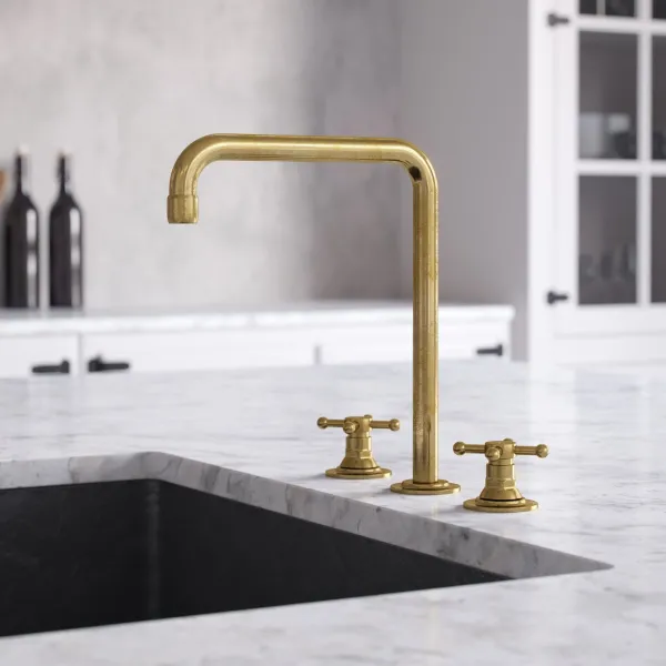 Hassel&Teudt HHV605 S06 - Kjøkkenbatteri med svingbar tut, Polert messing Naturfarget