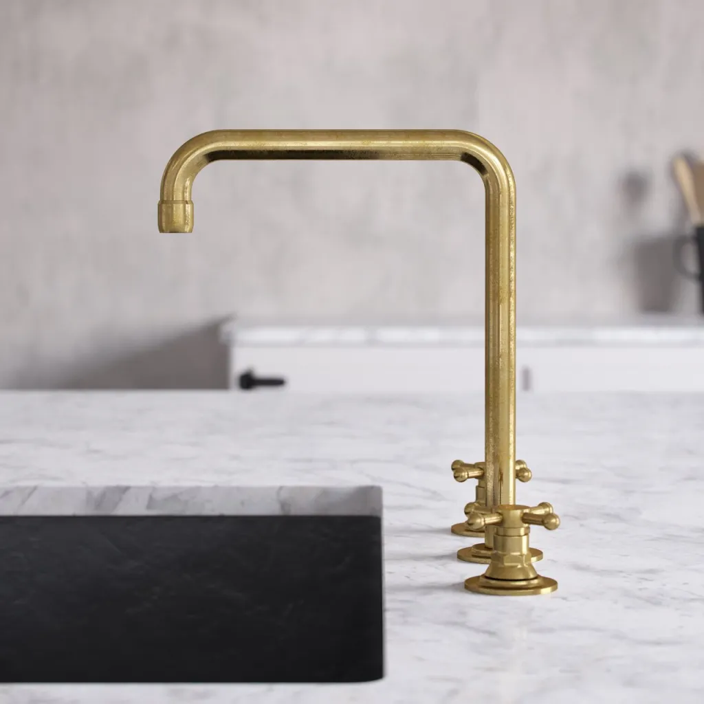 Hassel&Teudt HHV605 S06 - Kjøkkenbatteri med svingbar tut, Polert messing Naturfarget