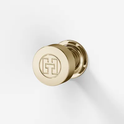 Hassel&Teudt HKN01L - Møbelhåndtak med H&T-logo, polert messing naturfarget