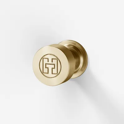 Hassel&Teudt HKN01L - Møbelhåndtak med H&T-logo, PVD børstet messing