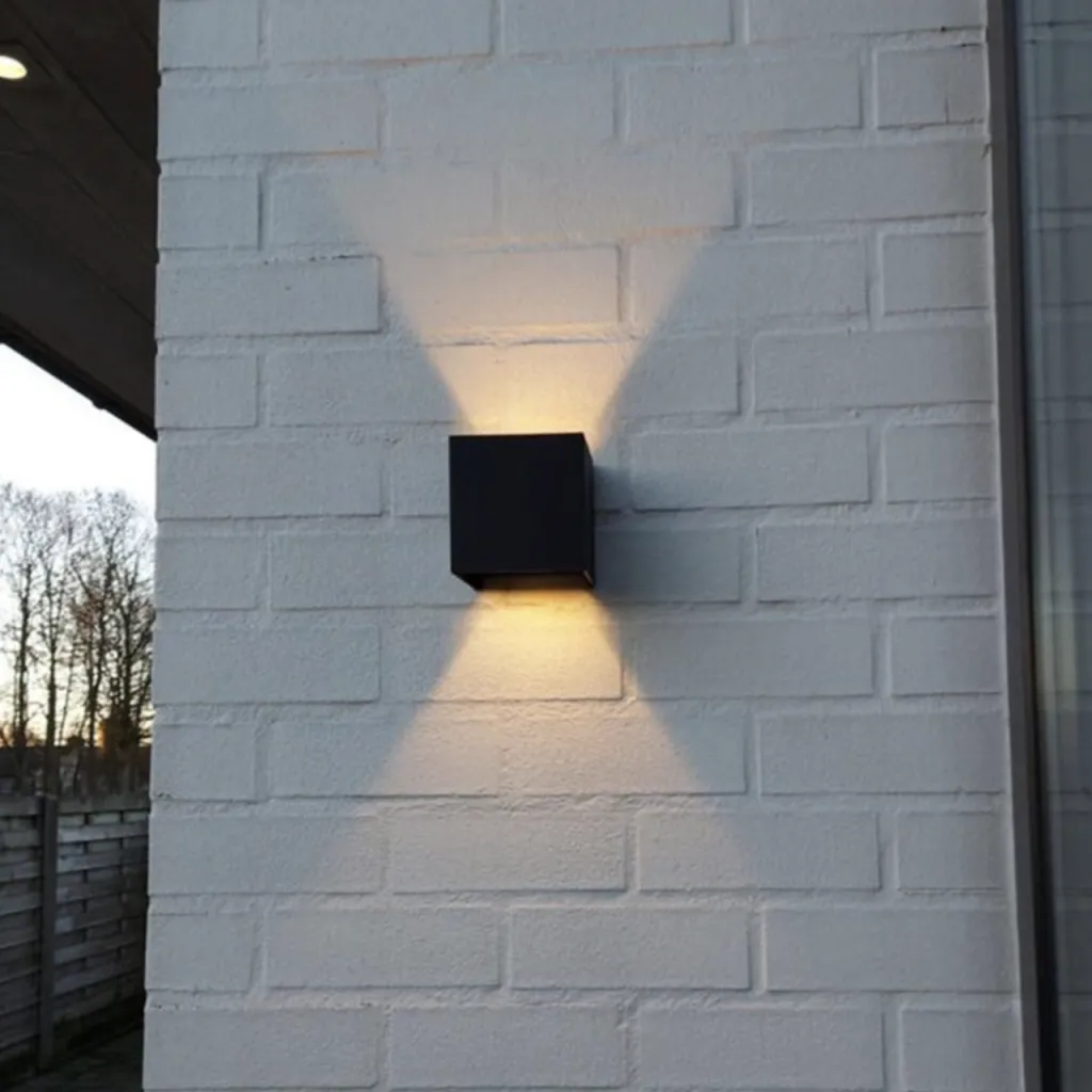 UP&DOWN - LED-vegglampe, 100x100, IP 54, svart